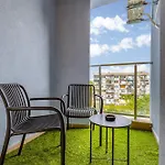 A2 1 Bedroom Modern Apartment